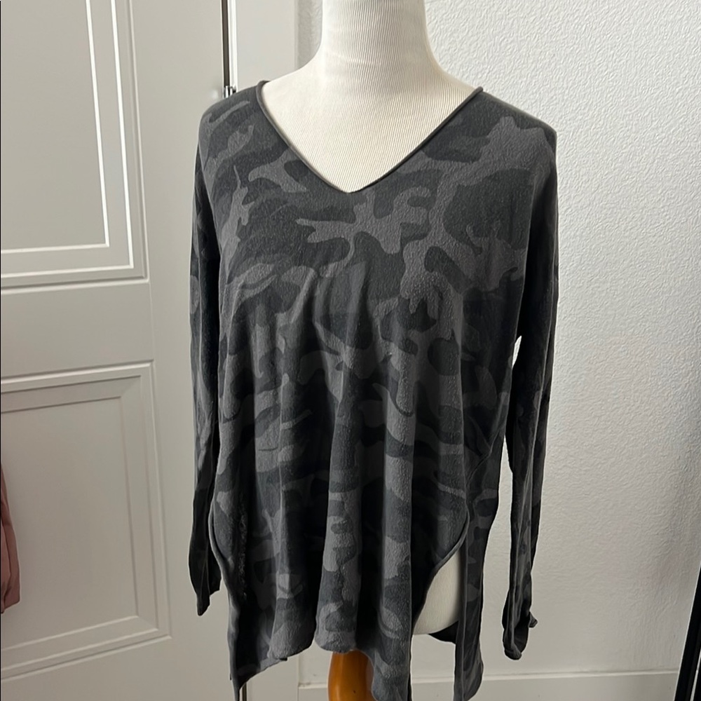 Camouflage V-Neck Women's Top GUC